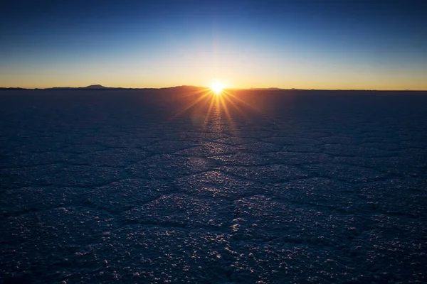 Salar Uyuni Wschodzie Słońca Mieszkanie Solne Salar Uyuni Podczas Wschodu — Zdjęcie stockowe