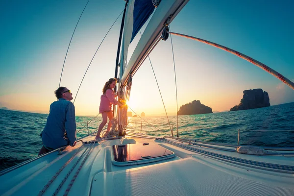 Couple Young Sailors Man Woman Works Rope Bow Sailing Boat — Stock Photo, Image