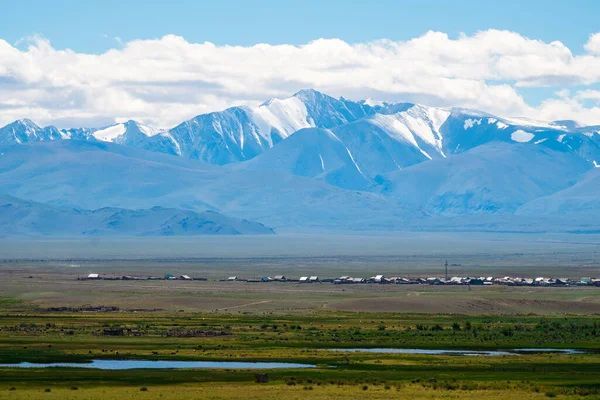 Montagnes Couvertes Neige Village Dans Vallée République Altaï Russie — Photo