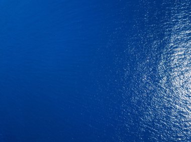 mavi deniz yüzeyi hava görüntüsü