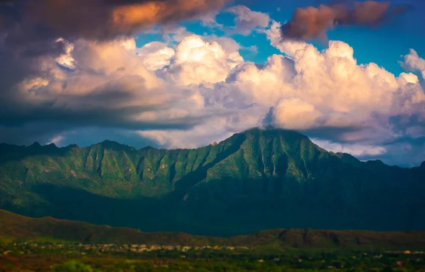 Nuvens Sobre Montanhas Verdes Ilha Oahu Havaí — Fotografia de Stock