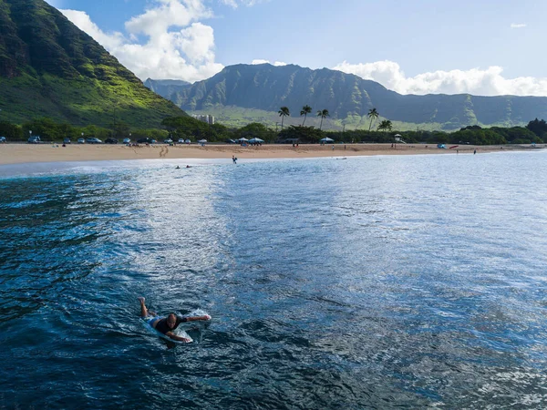 Oahu Usa November 2018 Повітряний Вид Пляж Макаха Серфінгом Передньому — стокове фото