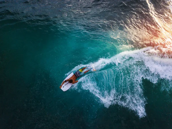 Bodyboard Surfer Rijdt Tropische Golf Bij Zonsondergang Oahu Hawaï — Stockfoto