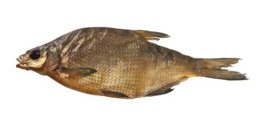 Beyaz arka planda izole edilmiş tütsülenmiş balık