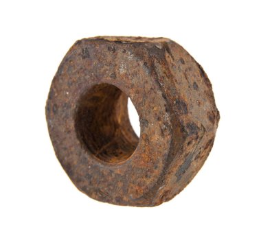Beyaz arka plan üzerinde izole paslı metal somun