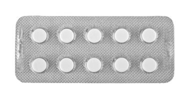 Beyaz arkaplanda izole edilmiş hapların paketlenmesi