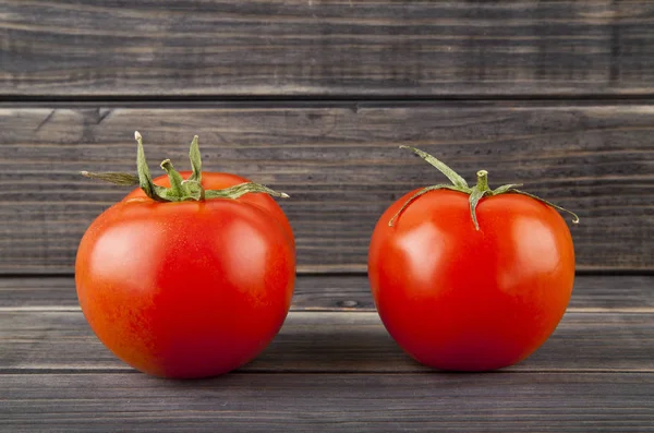 Tomates Rouges Juteuses Sur Fond Bois — Photo