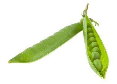 Beyaz arkaplanda yeşil bezelyeler izole