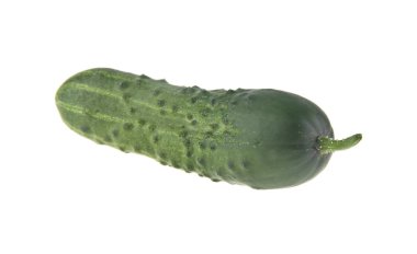 Beyaz arka plan üzerinde izole Yeşil taze salatalık. Ambalaj tasarımı bir unsuru olarak