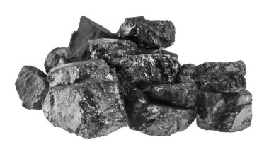 Beyaz arkaplanda izole edilmiş kömür yığını
