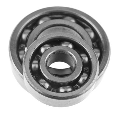 Beyaz arka plan üzerinde izole metal yatakları