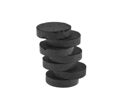 Aktif karbon hapları beyaz arkaplanda izole edildi