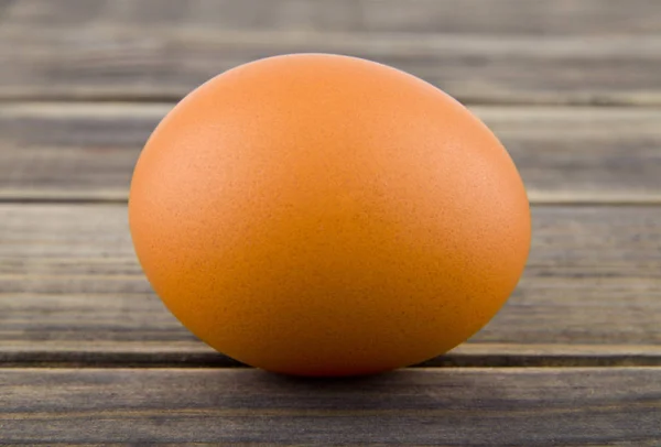 Ahşap Arka Planda Tavuk Yumurtası — Stok fotoğraf