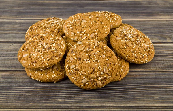 Biscotti Con Semi Sfondo Legno — Foto Stock