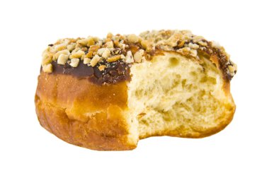 Beyaz arka planda izole edilmiş çikolatalı çörek.