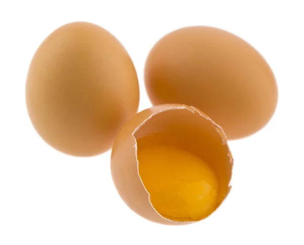 Куриные яйца изолированы на белом фоне — стоковое фото