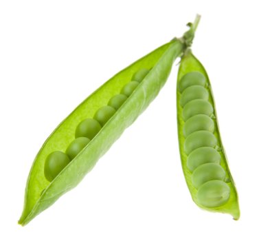 Beyaz arkaplanda yeşil bezelyeler izole