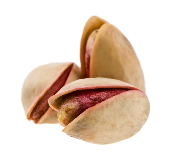 Pistachenoten geïsoleerd op witte achtergrond — Stockfoto