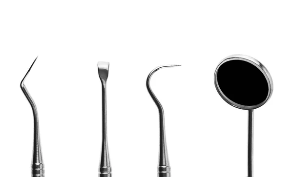 在白色背景下隔离的牙科医生工具 — 图库照片