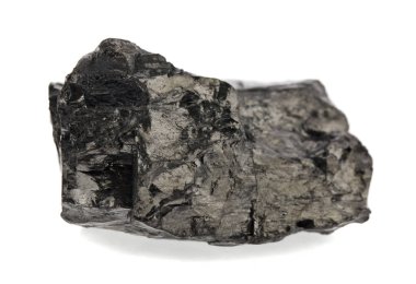 Beyaz arka planda izole kömür yakın çekim