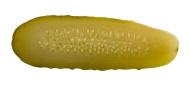 Beyaz arka planda izole salatalık turşusu yakın. Vegetar