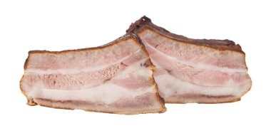 Tütsülenmiş domuz yağı, beyaz arka planda izole edilmiş kaburgalar. Tasarım ayrıntıları. Tasarım elemanları. Makro