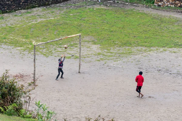 Ghalegaun Nepal Circa Maj 2018 Chidren Spela Fotboll Målet Gjord — Stockfoto