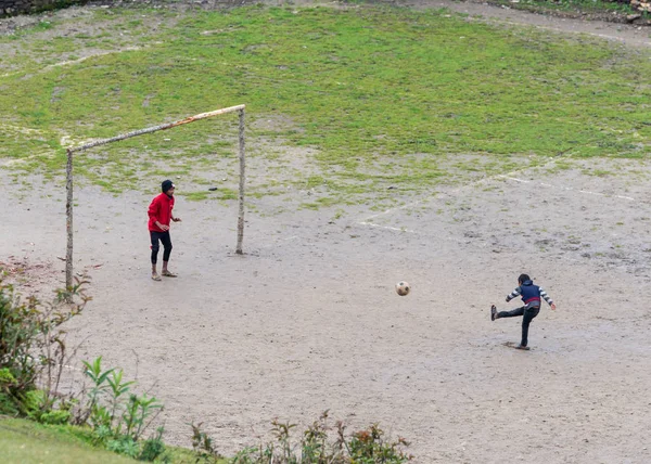 Ghalegaun Nepal Mayıs 2018 Yaklaşık Çocuklar Oyun Futbol Amaç Ağaç — Stok fotoğraf