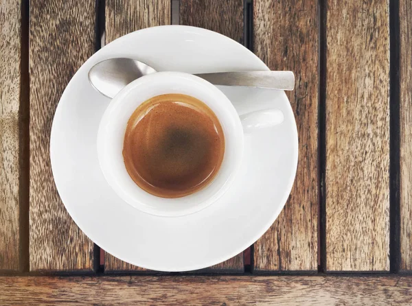 Vista Dall Alto Del Caffè Espresso Tazza Bianca Sul Tavolo — Foto Stock