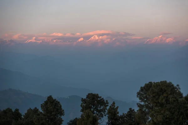 Os Himalaias ao pôr-do-sol de Nagarkot no Nepal — Fotografia de Stock