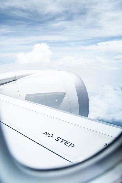 No step sign on airliner wing — Stock Photo, Image