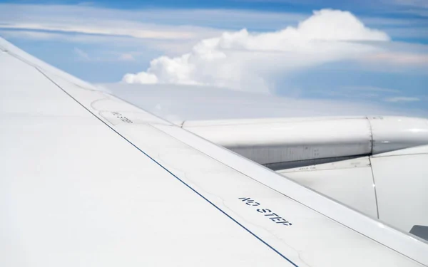 No step signs on airliner wing — Stock Photo, Image