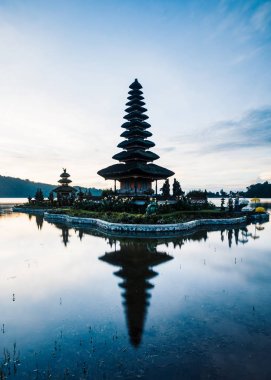 Bali 'deki Pura Ulun Danu Beratan Tapınağı