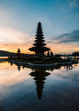 Bali 'deki Pura Ulun Danu Beratan Tapınağı