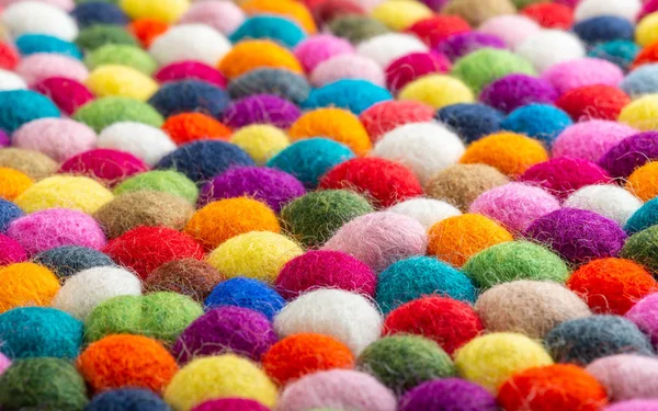 Multicolore feltro palla tappeto dettaglio — Foto Stock