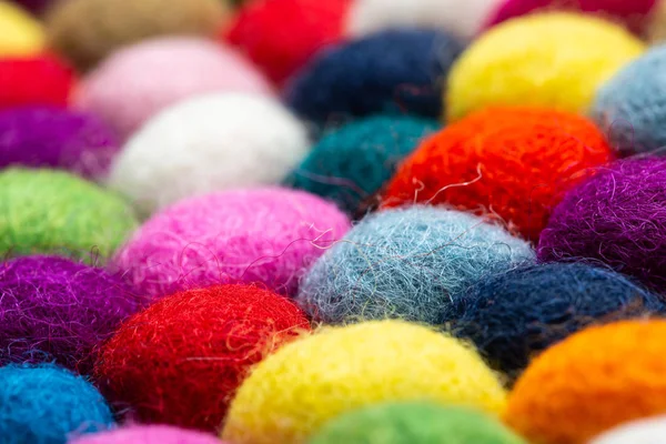 Detalhe tapete de bola de feltro multicolorido — Fotografia de Stock