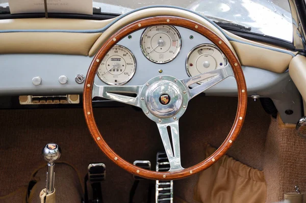 포르쉐 356 스피드 스터 대시보드 — 스톡 사진
