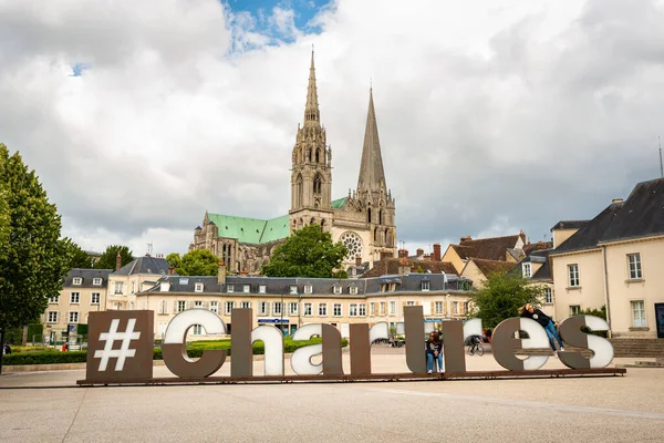 Nápis Hashtag Chartres a katedrála Chartres, Francie — Stock fotografie