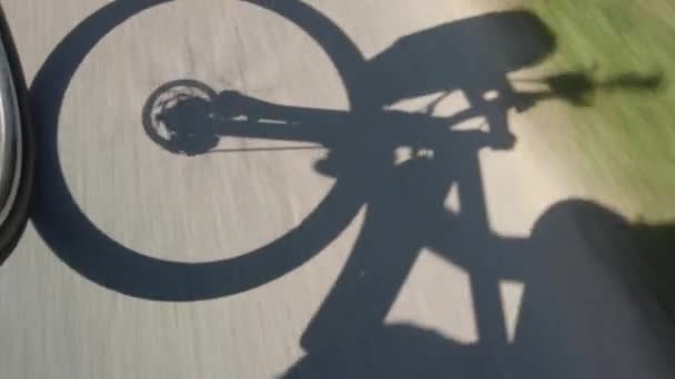 Bicycle front wheel shadow — Stock Video