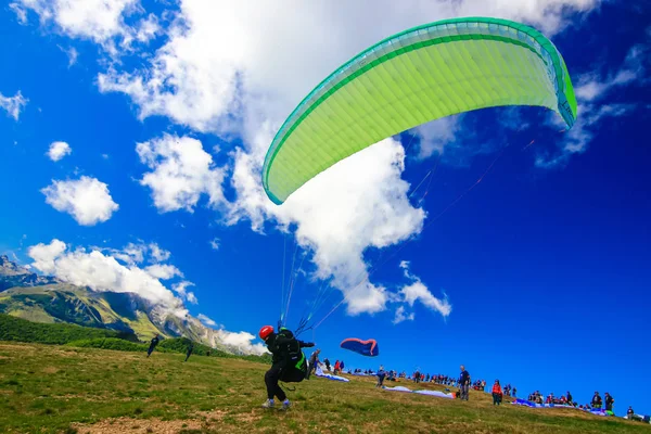 Paragliding Flight Pyrenees — Stock Photo, Image