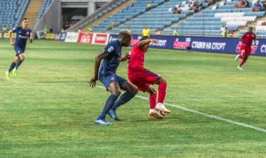 Odessa, Ukrayna - 9 Ağustos 2018: Uefa Avrupa Ligi 2018 Fc Mariupol (Ukrayna) - Fc Girondins de Bordeaux (Fransa) gergin bir futbol maçı Avrupa Ligi. Bordeaux - Fransa - kırmızı