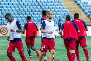 Odessa, Ukrayna - 9 Ağustos 2018: Avrupa Ligi Uefa Avrupa Ligi 2018 Fc Girondins de Bordeaux (Fransa) futbol maçı. Bordeaux - Fransa - ısınma, Fc Mariupol Ukrayna ile maçtan önce eğitim