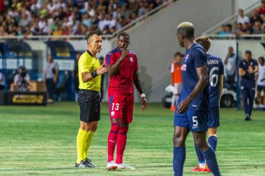 Odessa, Ukrayna - 9 Ağustos 2018: Uefa Avrupa Ligi 2018 Fc Mariupol (Ukrayna) - Fc Girondins de Bordeaux (Fransa) gergin bir futbol maçı Avrupa Ligi. Bordeaux - Fransa - kırmızı