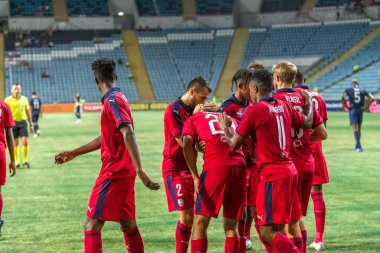 Odessa, Ukrayna - 9 Ağustos 2018: Uefa Avrupa Ligi 2018 Fc Mariupol (Ukrayna) - Fc Girondins de Bordeaux (Fransa) gergin bir futbol maçı Avrupa Ligi. Bordeaux - Fransa - kırmızı