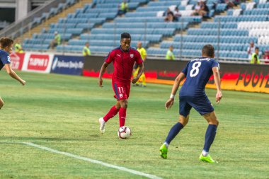 Odessa, Ukrayna - 9 Ağustos 2018: Uefa Avrupa Ligi 2018 Fc Mariupol (Ukrayna) - Fc Girondins de Bordeaux (Fransa) gergin bir futbol maçı Avrupa Ligi. Bordeaux - Fransa - kırmızı