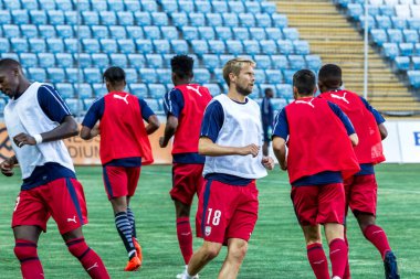 Odessa, Ukrayna - 9 Ağustos 2018: Avrupa Ligi Uefa Avrupa Ligi 2018 Fc Girondins de Bordeaux (Fransa) futbol maçı. Bordeaux - Fransa - ısınma, Fc Mariupol Ukrayna ile maçtan önce eğitim