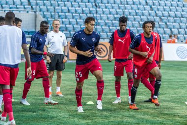 Odessa, Ukrayna - 9 Ağustos 2018: Avrupa Ligi Uefa Avrupa Ligi 2018 Fc Girondins de Bordeaux (Fransa) futbol maçı. Bordeaux - Fransa - ısınma, Fc Mariupol Ukrayna ile maçtan önce eğitim