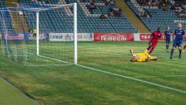 Odessa, Ukrayna - 9 Ağustos 2018: Uefa Avrupa Ligi 2018 Fc Mariupol (Ukrayna) - Fc Girondins de Bordeaux (Fransa) gergin bir futbol maçı Avrupa Ligi. Bordeaux - Fransa - kırmızı