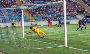 Odessa, Ukrayna - 9 Ağustos 2018: Uefa Avrupa Ligi 2018 Fc Mariupol (Ukrayna) - Fc Girondins de Bordeaux (Fransa) gergin bir futbol maçı Avrupa Ligi. Bordeaux - Fransa - kırmızı
