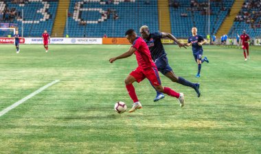 Odessa, Ukrayna - 9 Ağustos 2018: Uefa Avrupa Ligi 2018 Fc Mariupol (Ukrayna) - Fc Girondins de Bordeaux (Fransa) gergin bir futbol maçı Avrupa Ligi. Bordeaux - Fransa - kırmızı